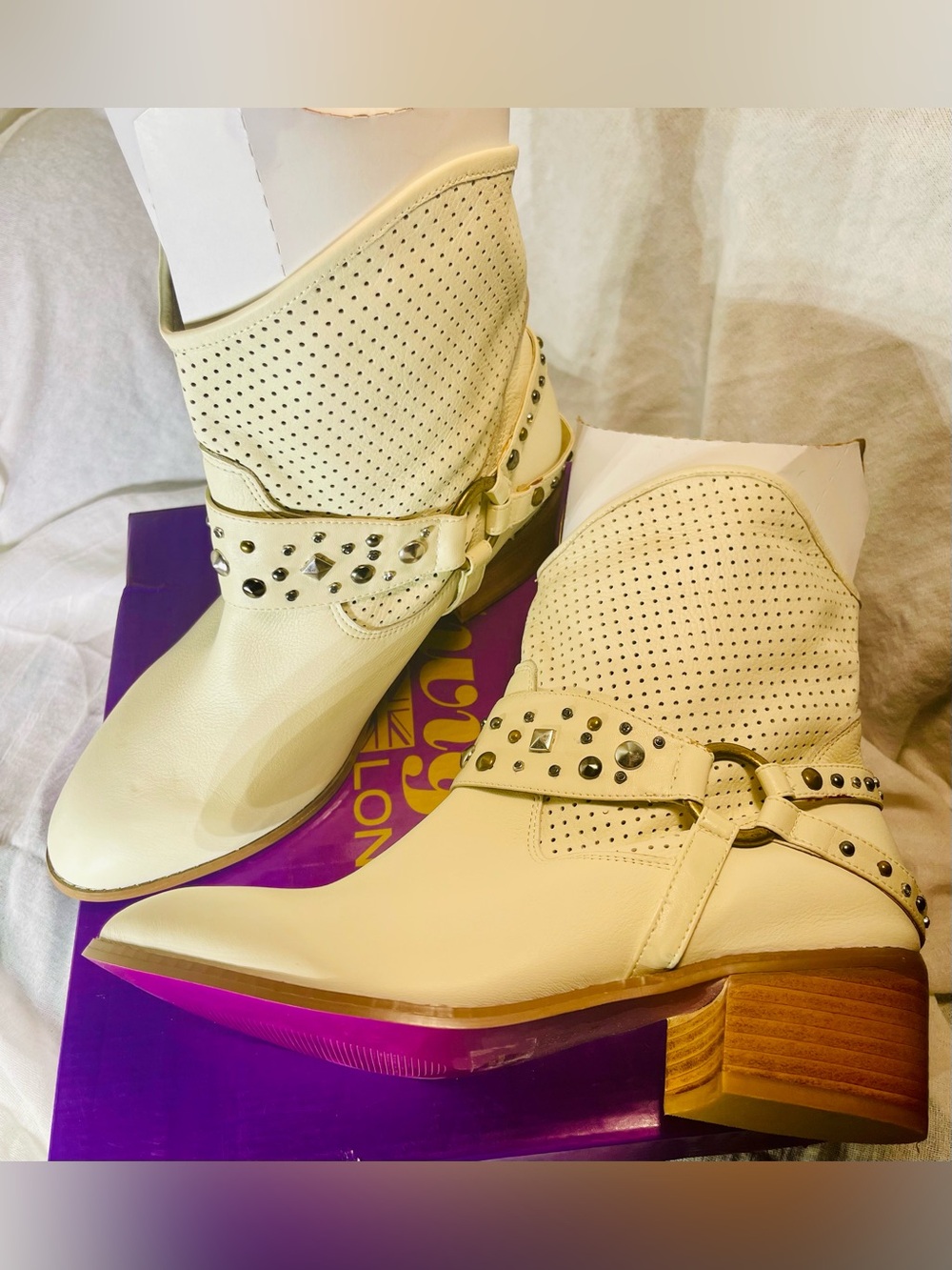 NIB Twiggy London Cream Leather Perforated Ankle Boots Studded Strap 9.5W